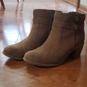 American Eagle booties